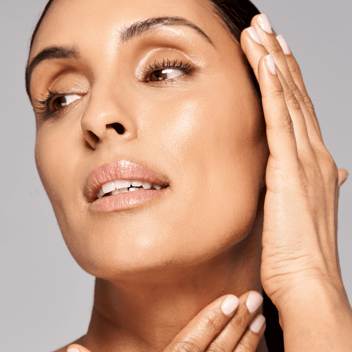 SKINN SKINN Cosmetics Divine Elixir Luminous Facial Oil with SWT-7 Technology