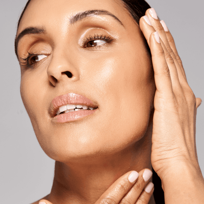 SKINN SKINN Cosmetics Divine Elixir Luminous Facial Oil with SWT-7 Technology